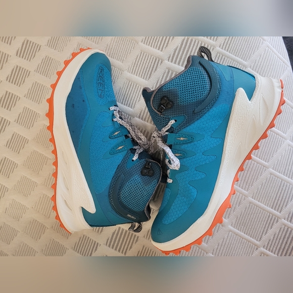 Womens Sneakers - Picture 5 of 5
